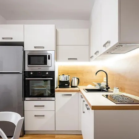 Daire Chic 1bd With Private Patio By Flat Mаnager *